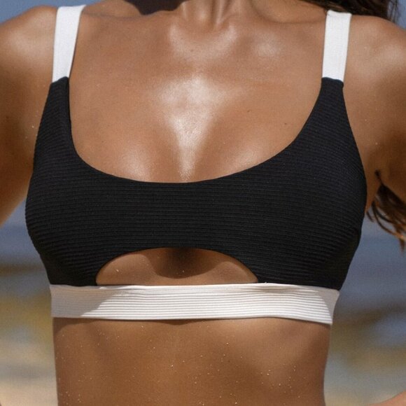 BERLOOK Contrast Trim Bikini Top ONLY 45 - Picture 1 of 9